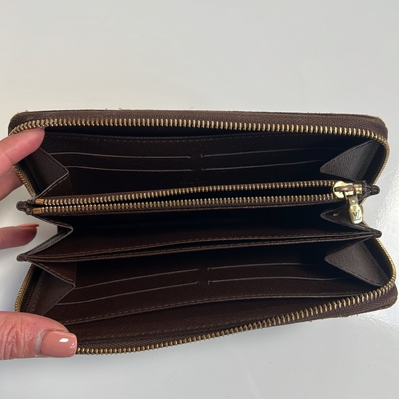 Louis Vuitton Denim Long Zippy Wallet in great condition - Picture 9 of 17